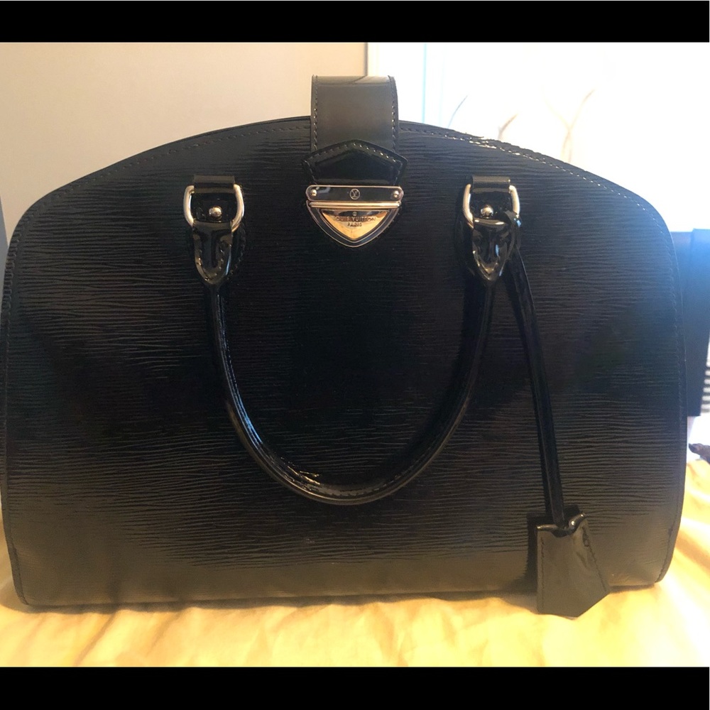 Gently used discontinued Louis Vuitton Pont Neuf.